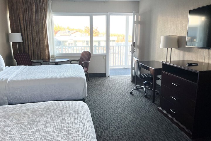 The Georgian Lakeside Resort