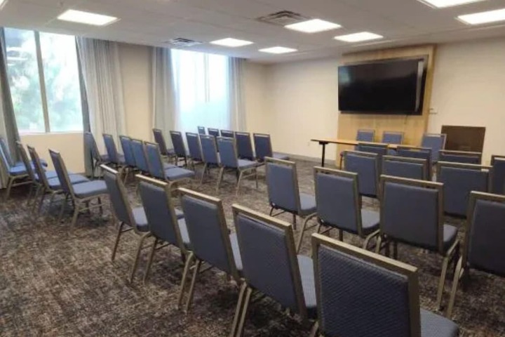 Hampton Inn & Suites Ontario