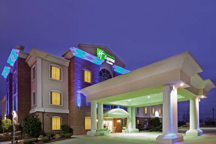 Holiday Inn Express & Suites Waxahachie by IHG