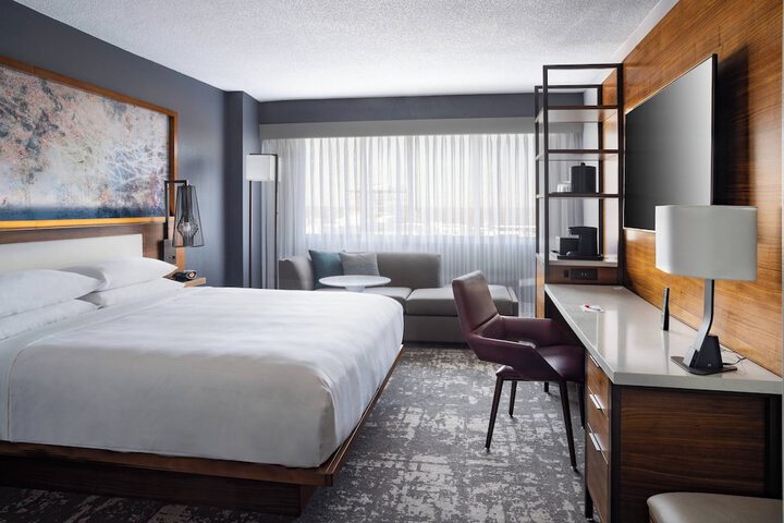 Room 21 of 38