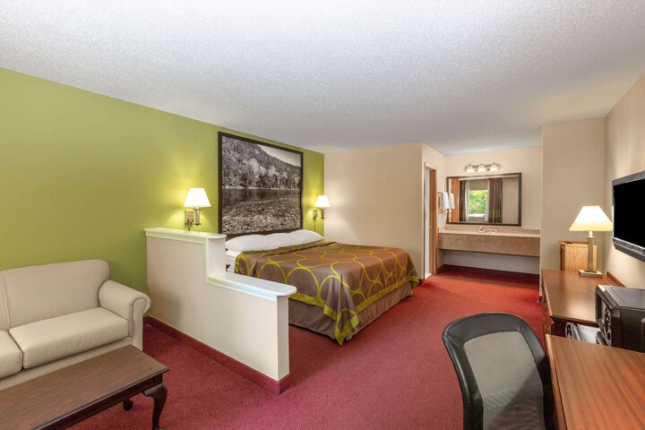 Room 12 of 25