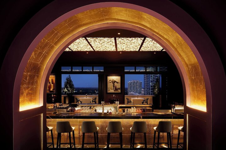 Lounge 56 of 60