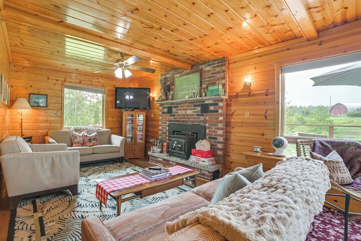 Riverfront Cheboygan Cabin w / Kayaks & Dock!