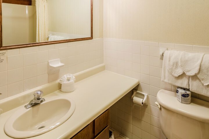 Highland Hills Motel and Cabins – a Master Hosts Resort