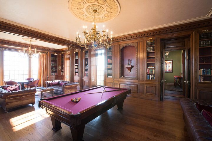 Lounge 158 of 221