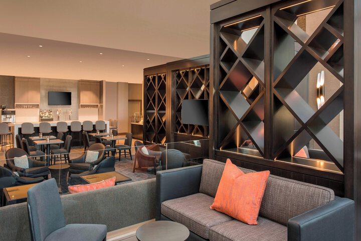 Lounge 50 of 57