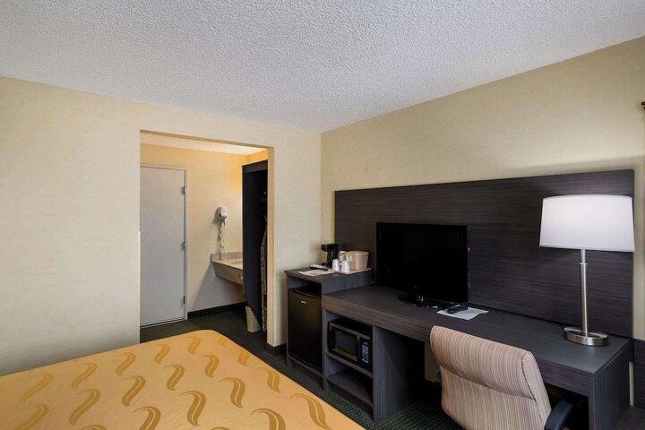 Room 17 of 37