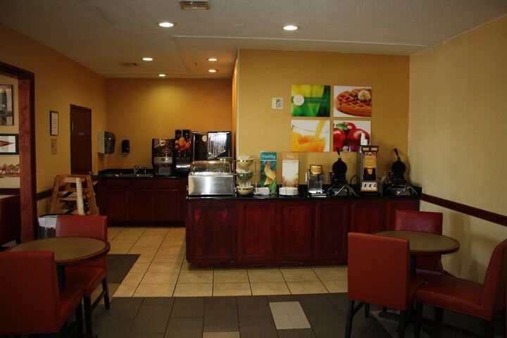 Breakfast/Coffee Service 121 of 129