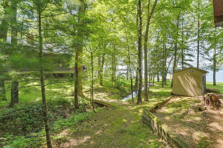 Spacious Luxury Cabin w / Deck & Dock on Bone Lake