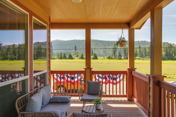 Newport Riverfront Home w / Deck + Fire Pit!