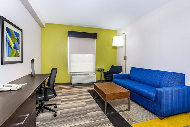Holiday Inn Express & Suites Morristown by IHG
