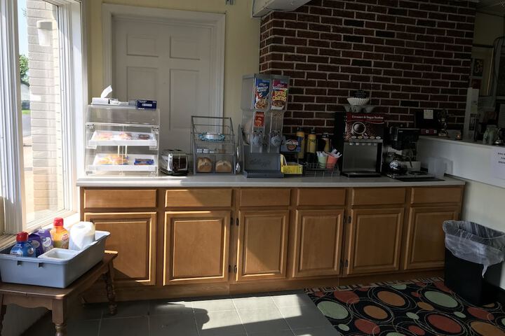 Breakfast/Coffee Service 93 of 111