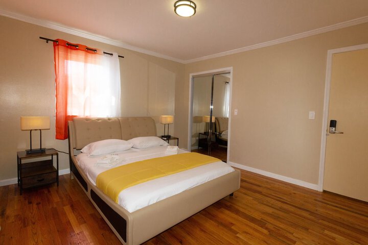 Room 12 of 76