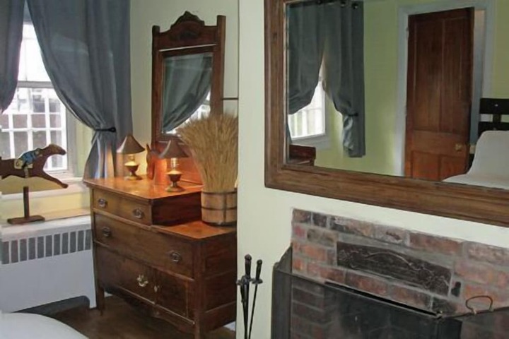 Room 202 of 238