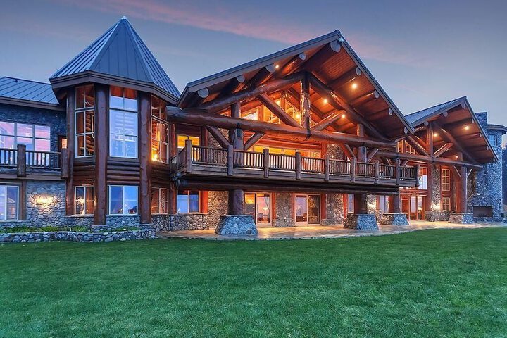 Lx28: Gold Beach Oceanfront Estate