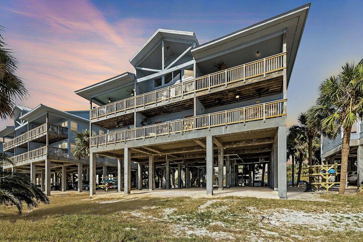 Beach & Pool Access at Condo on Cedar Key!
