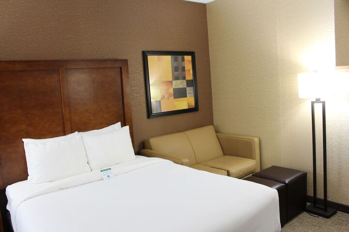 Room 32 of 75