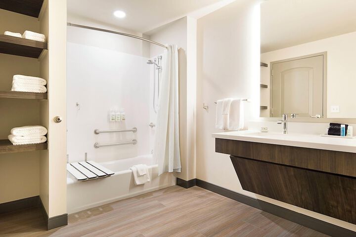 Clubhouse Hotel Suites Sioux Falls