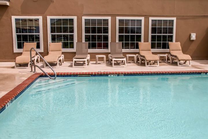 Pool 10 of 51