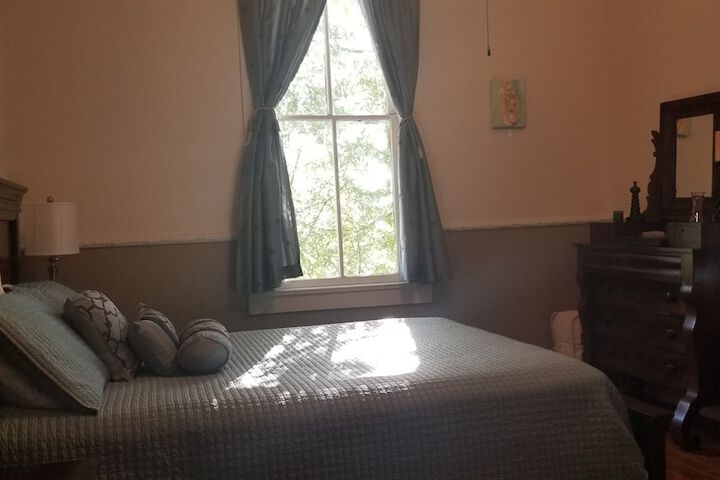 Room 35 of 91