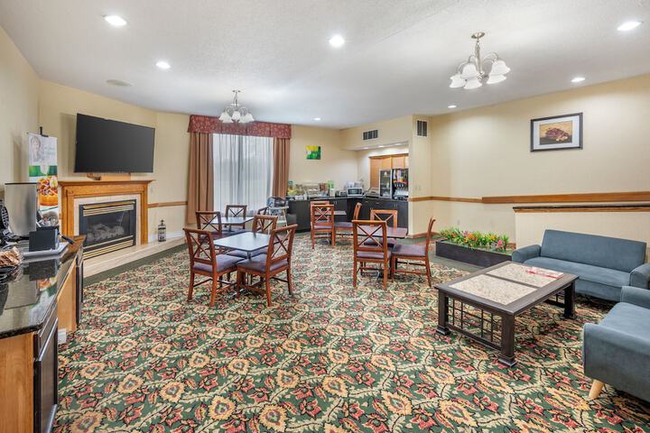 Quality Inn & Suites Near Amish Country