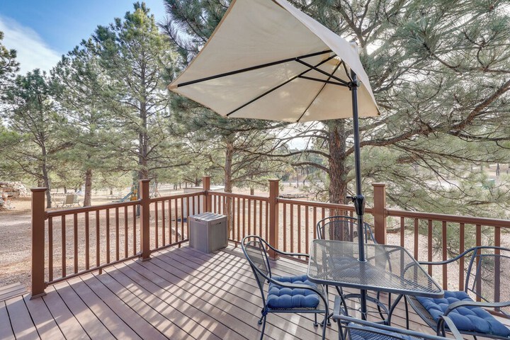Tiny Cabin w / Outdoor Dining Area - Near Keystone!