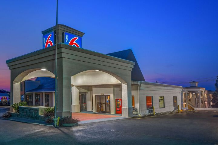 Motel 6 Calhoun GA