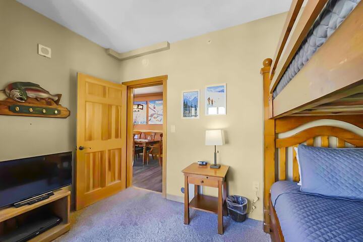 Luxury Remodeled Passage Point Condo - Short Walk to Lifts - Incredible View - PP403 by Redawning