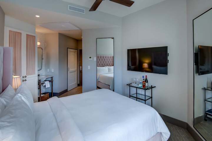 Room 73 of 104