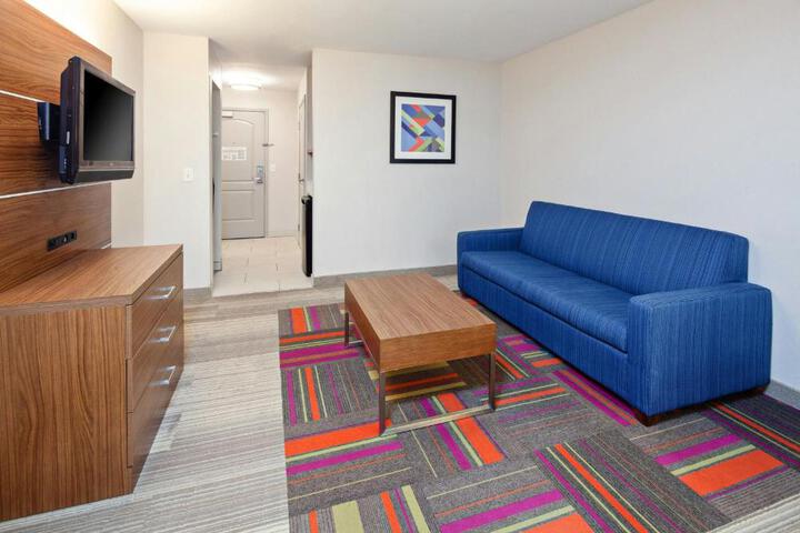 Holiday Inn Express & Suites Clovis-Fresno Area by IHG