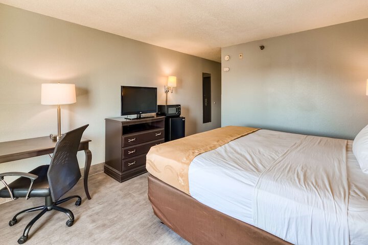 Room 9 of 32