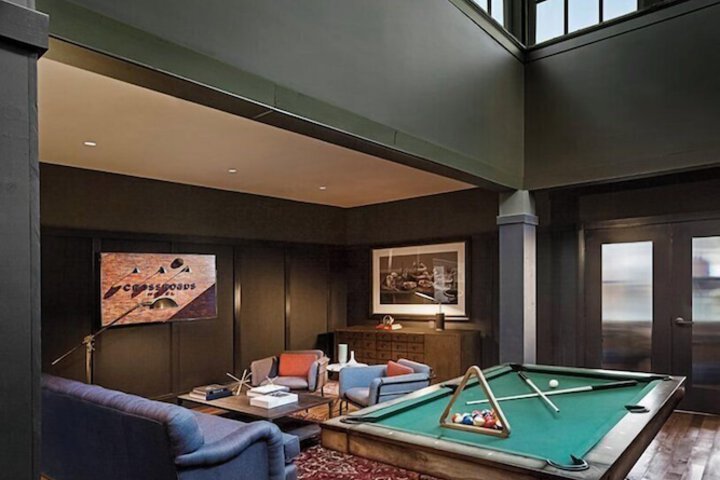 Crossroads Hotel