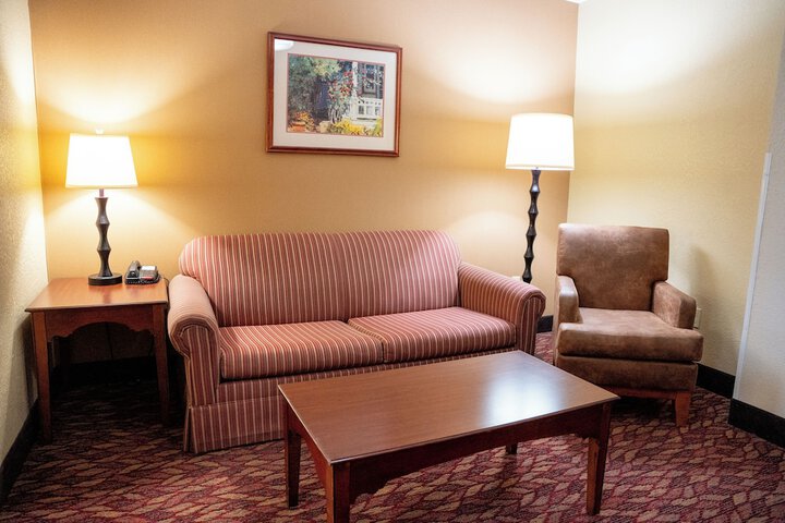 Coshocton Village Inn and Suites