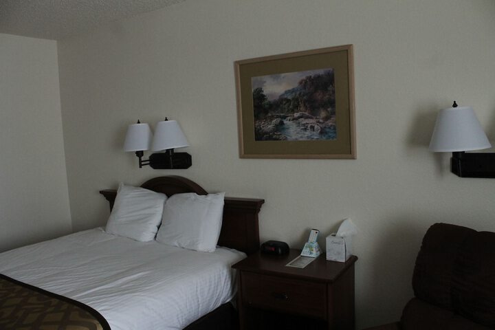 Room 4 of 12