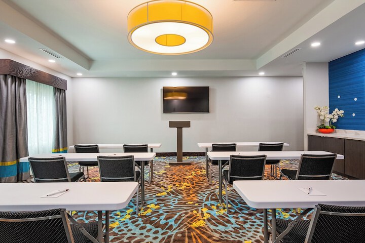 Holiday Inn Express & Suites Pasadena Houston Southeast by IHG