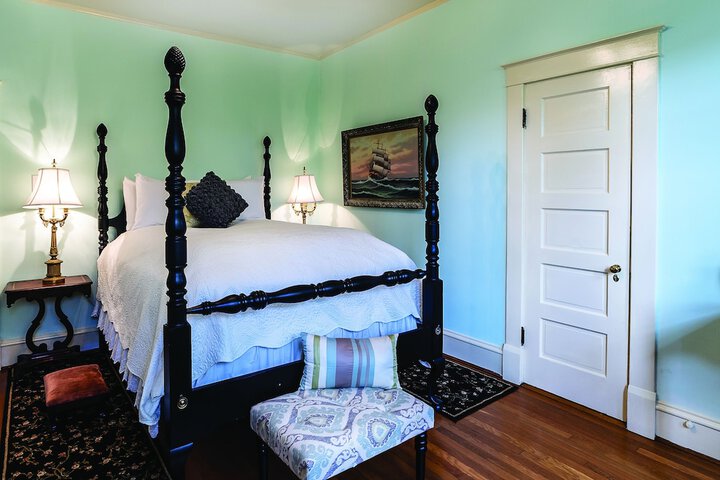 Room 9 of 38