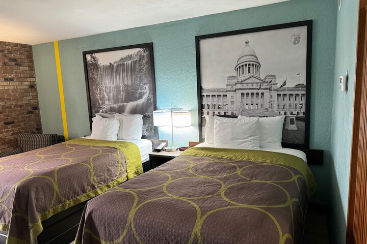 Room 10 of 14