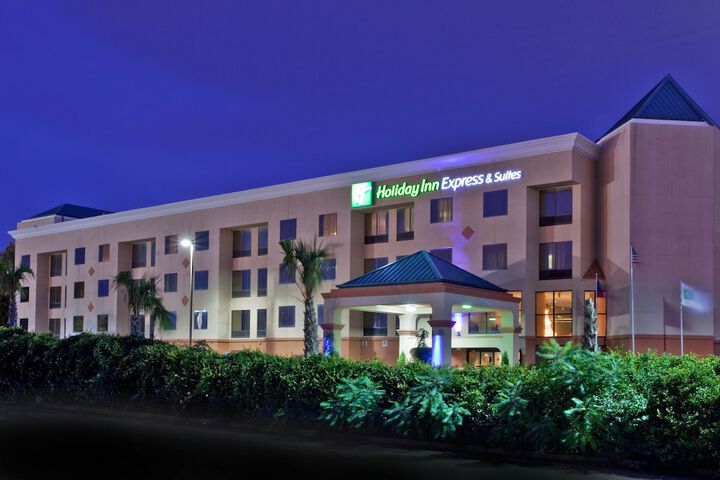 Holiday Inn Express Hotel & Suites by IHG