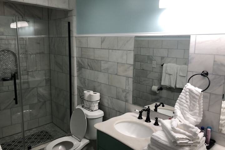 Room 6 of 10