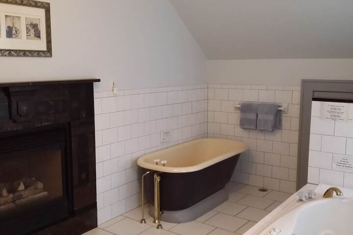 Chestnut Charm Bed & Breakfast