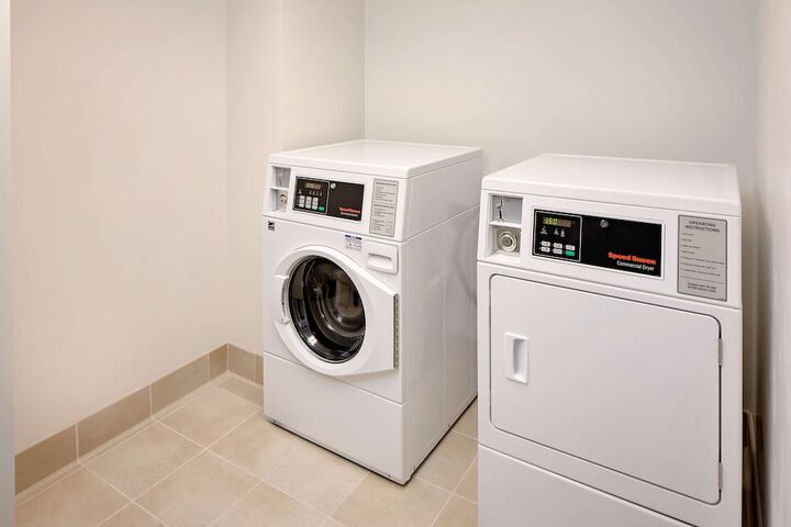 Hyatt Place Glendale / Los Angeles