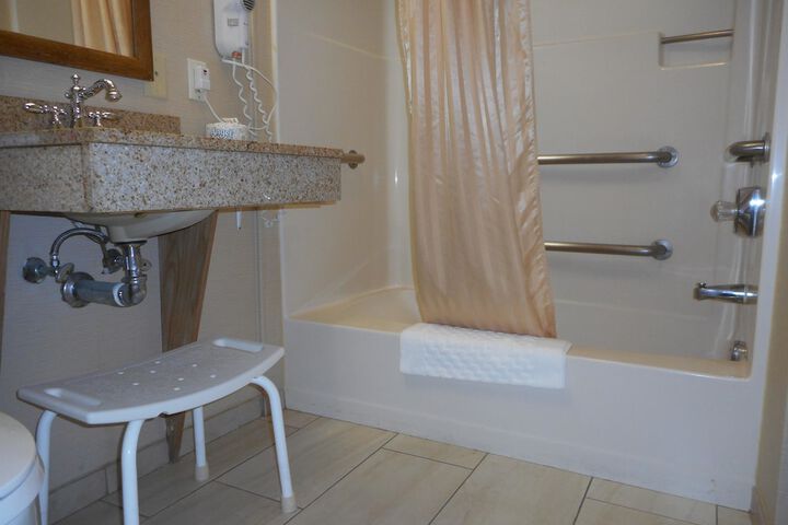 Room 10 of 24