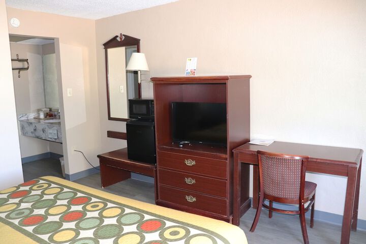 Room 12 of 25