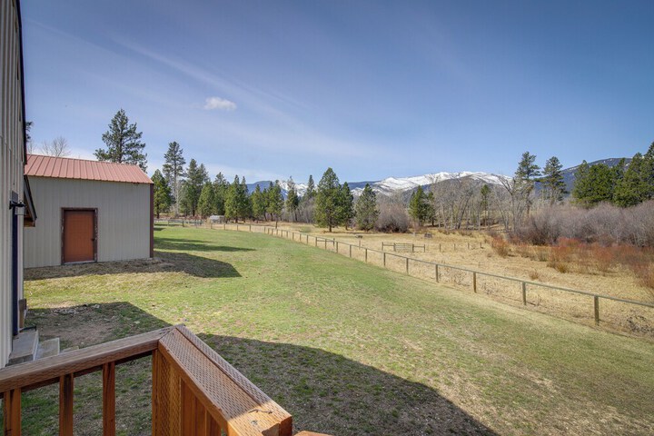 Pet-friendly Victor Home w / Fire Pit & Large Yard!