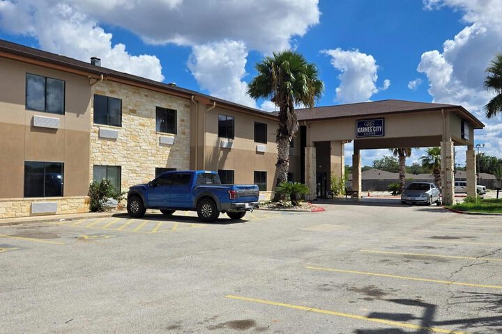 Karnes City Lodge
