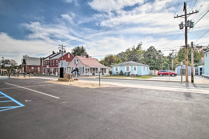Cottage w / Yard Walk to Historic Attractions