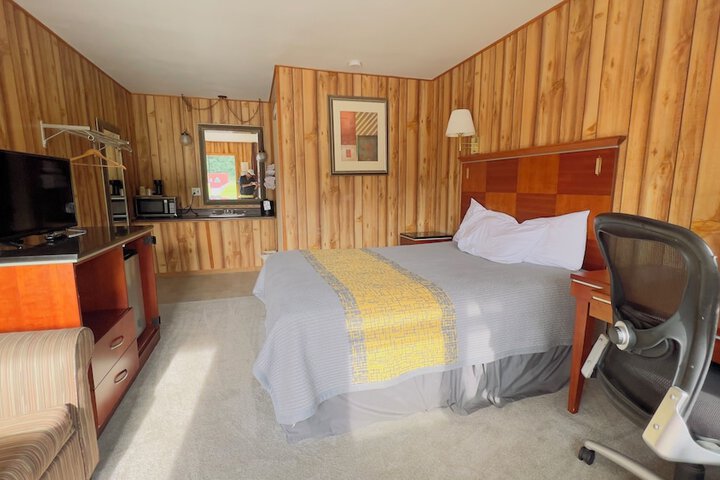 Room 14 of 25