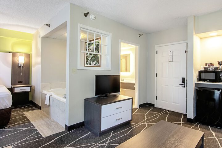 Room 25 of 41