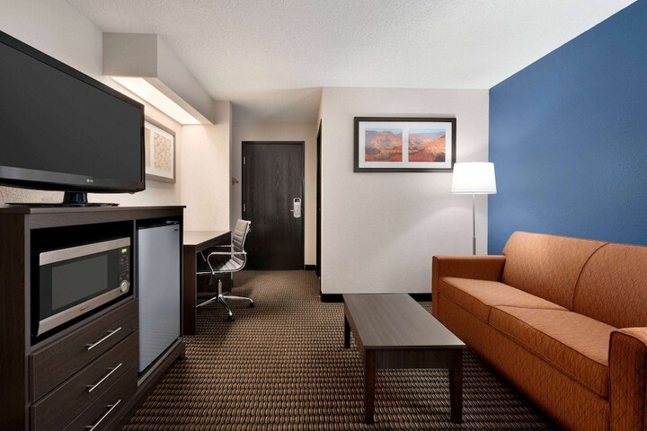 Room 46 of 82