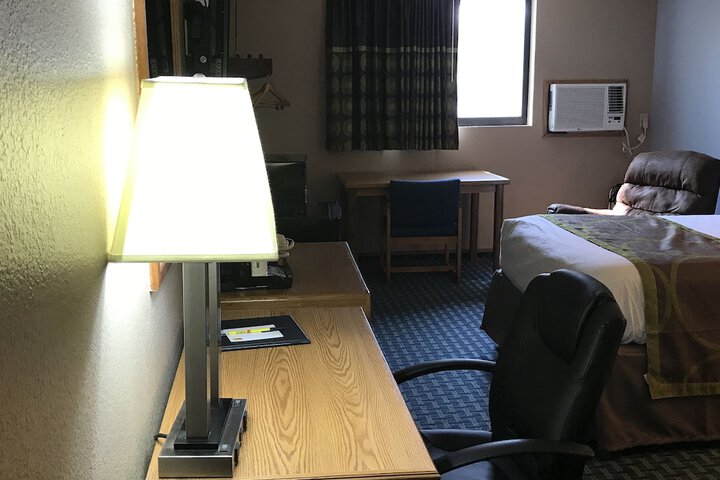 Room 23 of 28